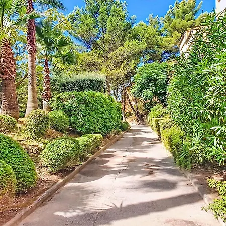 Apartment Le Vallon Du Roy-3 By Interhome Bandol